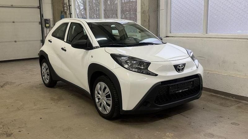 Weiß Gebraucht 2022 Toyota Aygo X X-play SUV | 10.800 € (Superpreis) - Bild 1/4