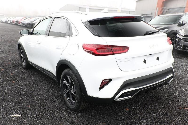 Neu Kia XCeed 150 PS (110 kW) 2025 Deluxeweiß metallic SUV