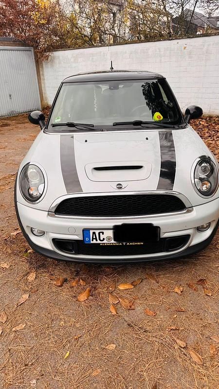 Weiß Gebraucht 2011 Mini Cooper S Kleinwagen | 10.700 € (Etwas zu teuer) - Bild 1/4