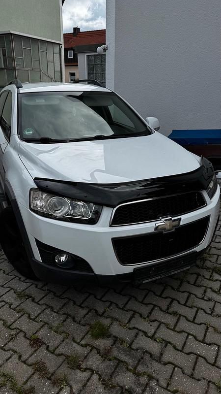 Weiß Gebraucht 2013 Chevrolet Captiva SUV | 7.990 € (Teuer) - Bild 1/4