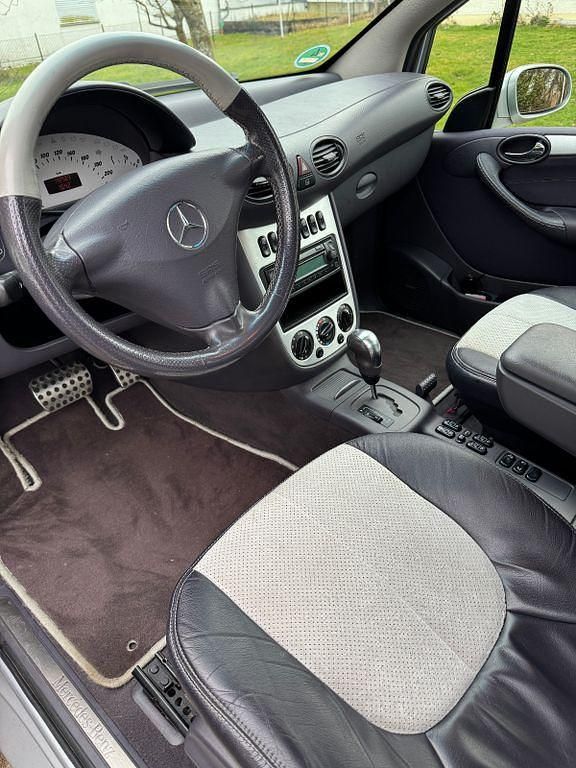 Gebraucht Mercedes A210 140 PS (102 kW) 2003 Silber Van / Kleinbus