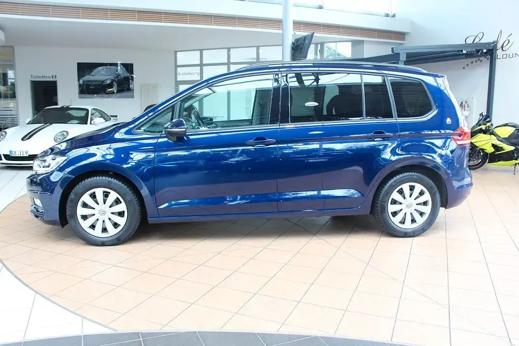Gebraucht VW Touran Comfortline 150 PS (110 kW) 2016 Atlantic blue Van / Kleinbus