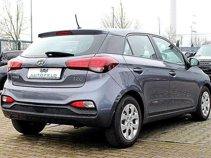 Gebraucht Hyundai i20 Active 101 PS (74 kW) 2019 Grau Kleinwagen