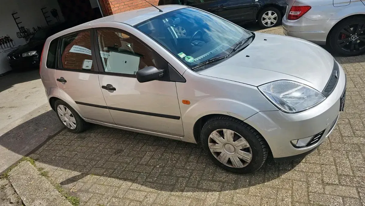 Gebraucht Ford Fiesta 80 PS (58 kW) 2005 Silber Kleinwagen