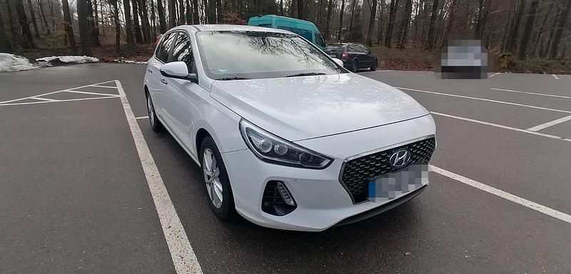 Gebraucht Hyundai i30 Edition 136 PS (100 kW) 2017 Weiß Limousine