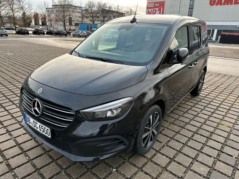 Schwarz Gebraucht 2024 Mercedes 180 Edition Limousine | 34.590 € (Teuer) - Bild 1/4