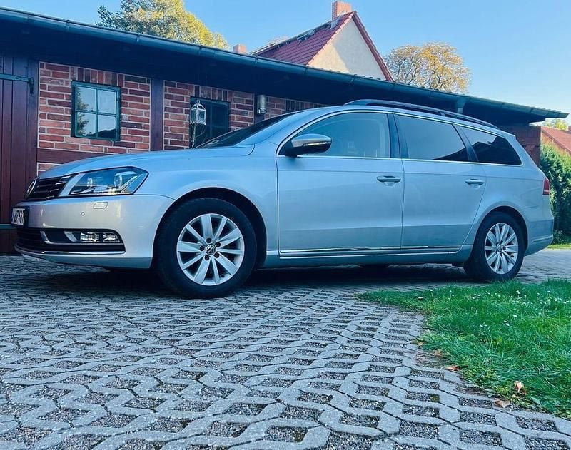 Silber Gebraucht 2013 VW Passat Comfortline Kombi | 7.000 € (Fairer Preis) - Bild 1/4