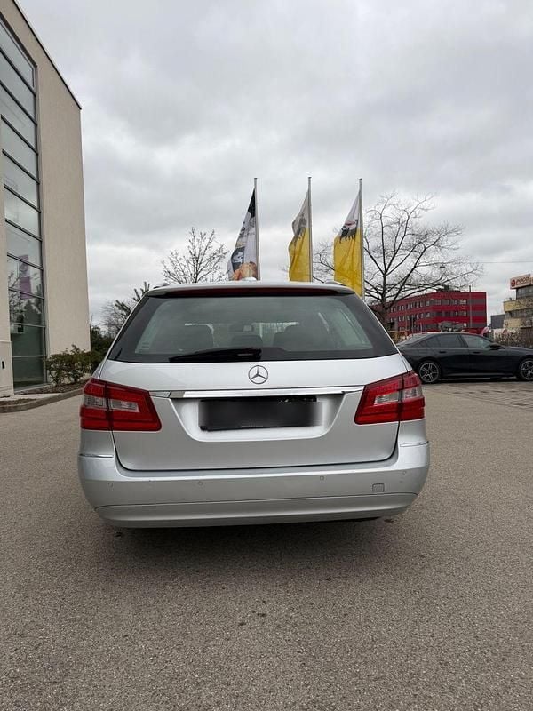 Gebraucht Mercedes E220 Elegance 170 PS (125 kW) 2012 Silber Kombi