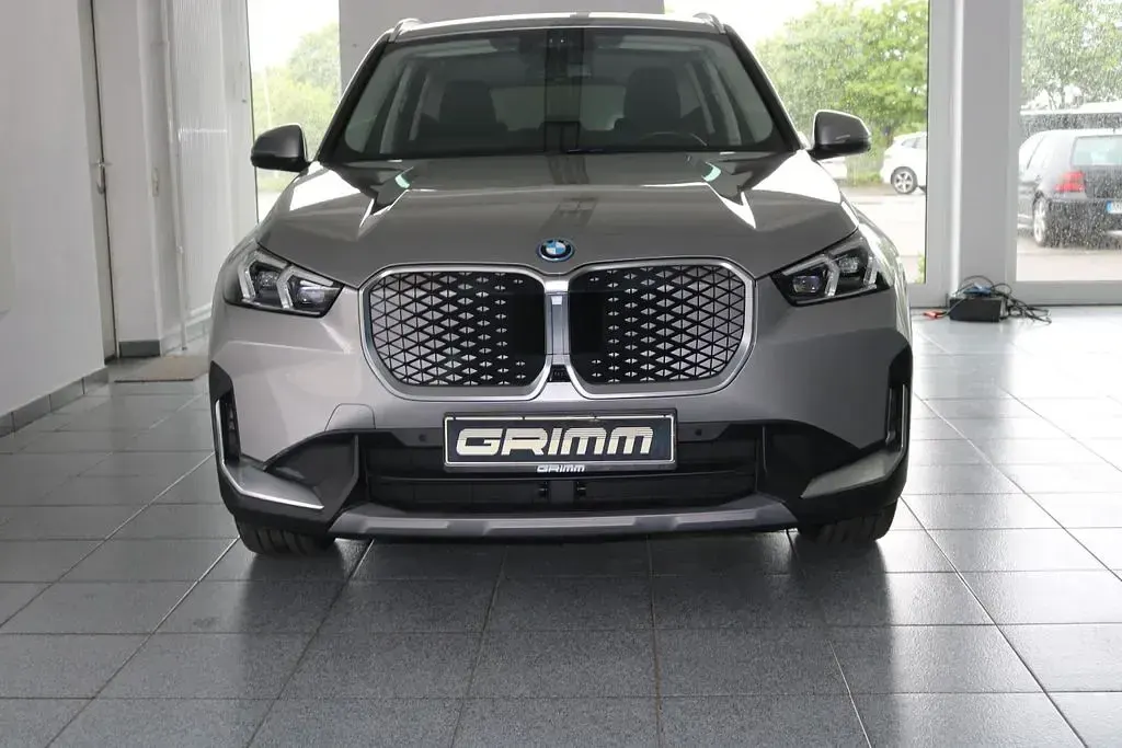 Gebraucht BMW iX1 Performance 230 kW (313 PS) 2024 Spacesilber metallic SUV