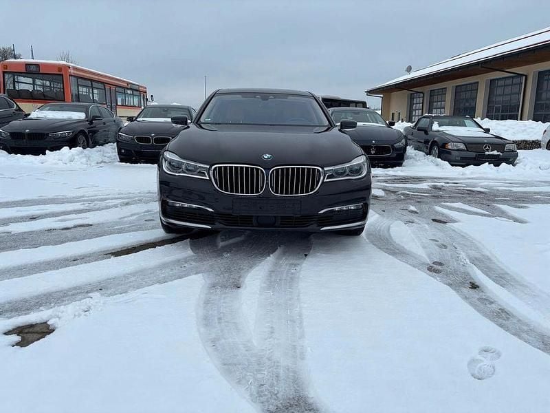 Gebraucht BMW 750L Performance 449 PS (330 kW) 2018 Schwarz Limousine