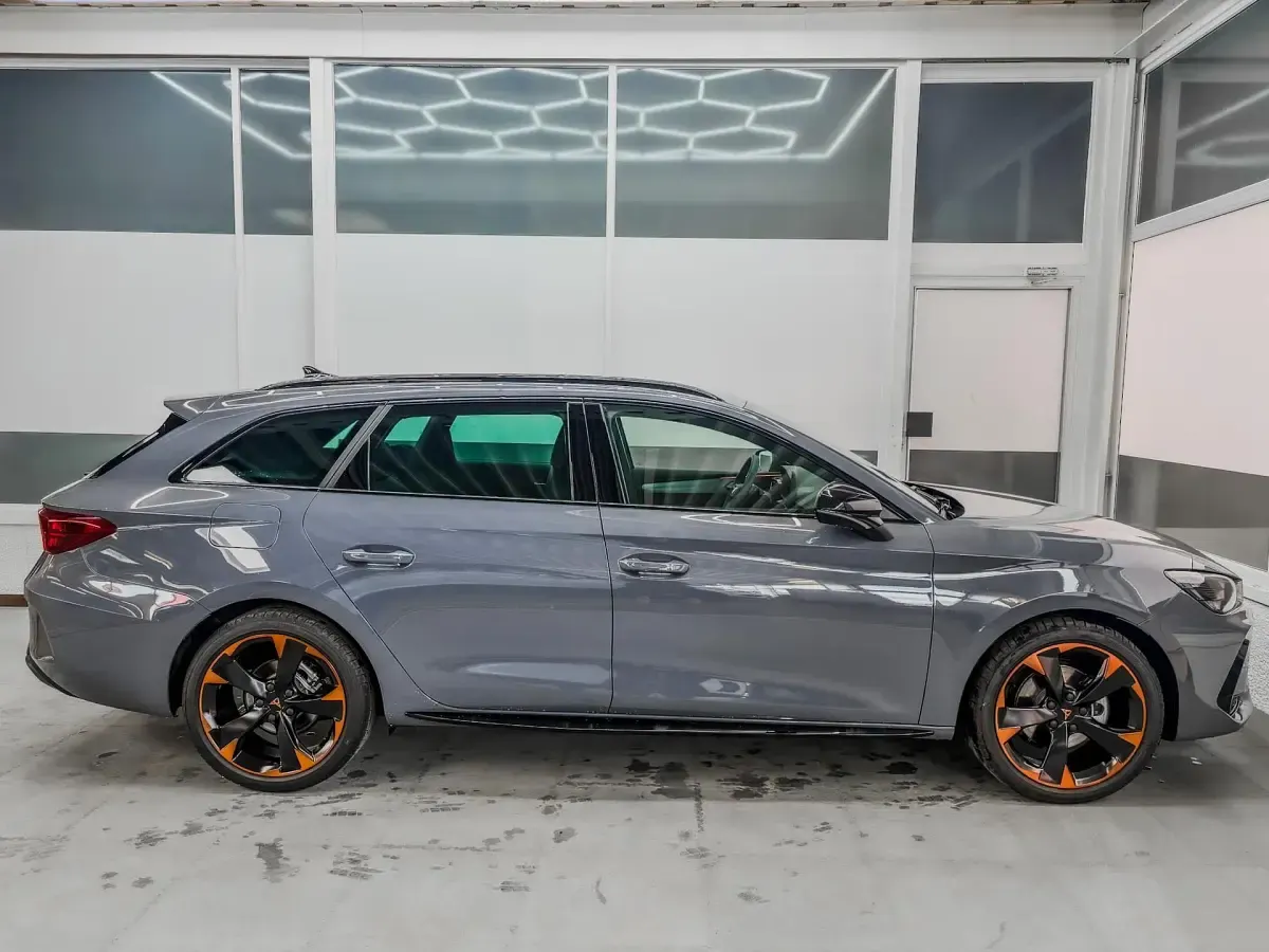 Neu Cupra Leon 150 PS (110 kW) 2026 Grau r6r6 Kombi