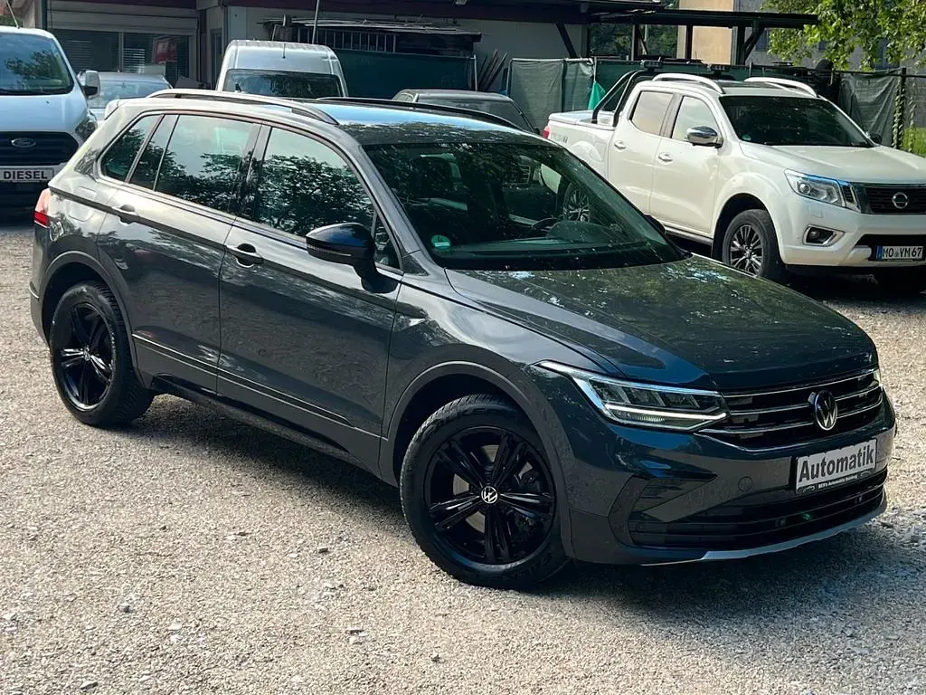 Gebraucht VW Tiguan Sport 200 PS (147 kW) 2023 Grau SUV