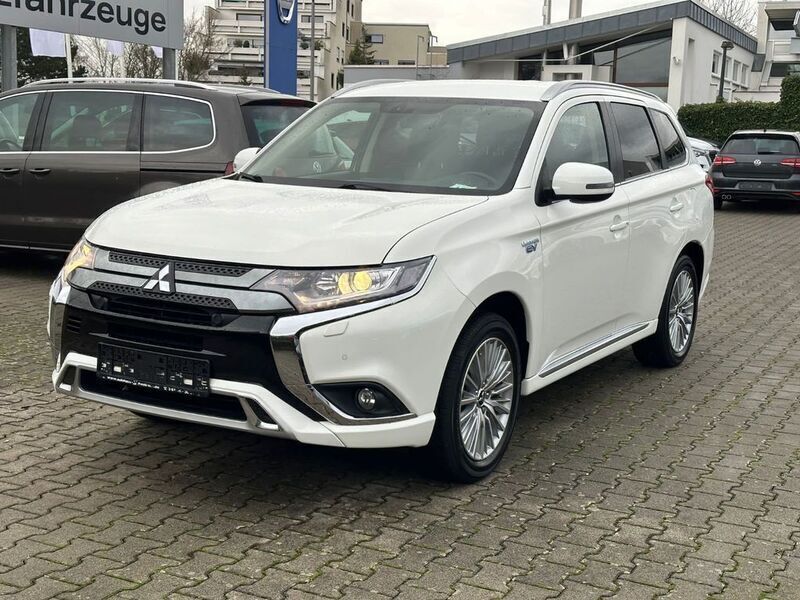 Weiß Gebraucht 2018 Mitsubishi Outlander P-HEV SUV | 20.590 € (Guter Preis) - Bild 1/4