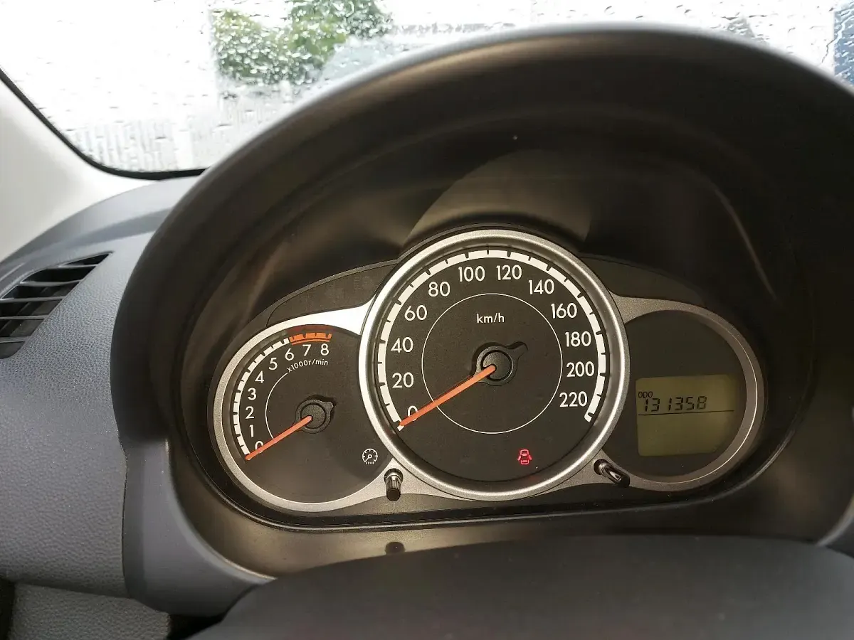 Gebraucht Mazda 2 84 PS (61 kW) 2013 Blau Kleinwagen