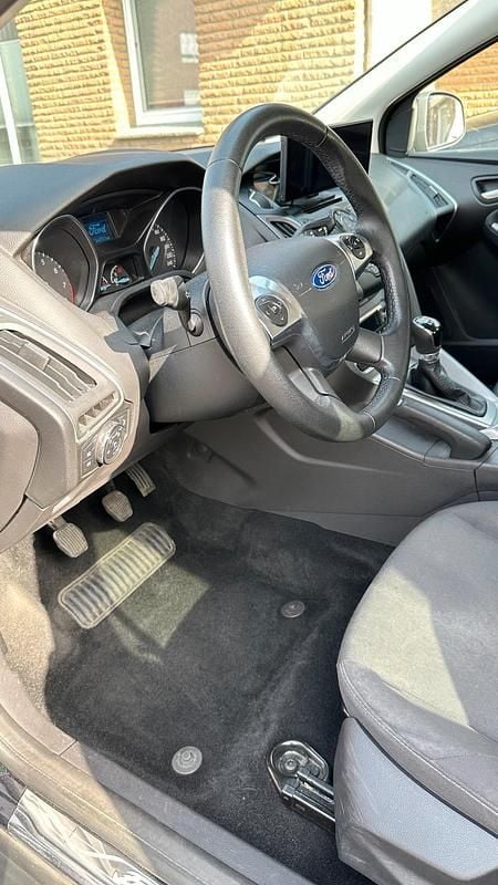Gebraucht Ford Focus 101 PS (74 kW) 2013 Schwarz Kombi