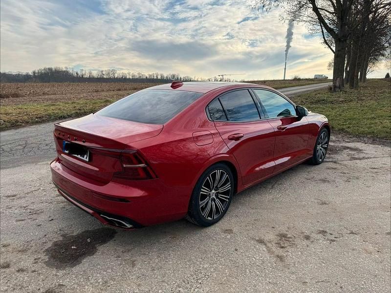 Gebraucht Volvo S60 R-Design 250 PS (183 kW) 2018 Rot Limousine