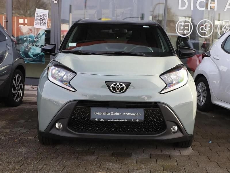 Gebraucht Toyota Aygo X Basis 72 PS (52 kW) 2025 Urban khaki / night sky black SUV