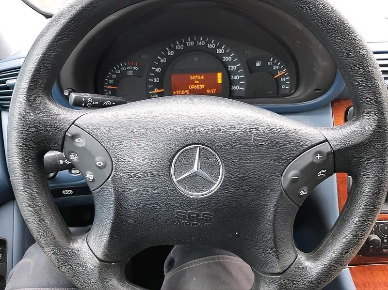 Second-hand Mercedes C180 129 CP (94 kW) 2002 Argintiu Berlinǎ