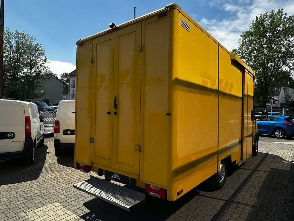 Second-hand Iveco Daily 106 CP (77 kW) 2012 Galben