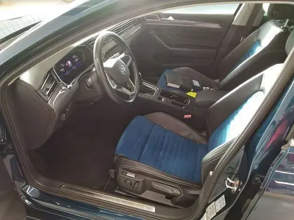 Gebraucht VW Passat Elegance 190 PS (139 kW) 2023 Aquamarinblau metallic Kombi