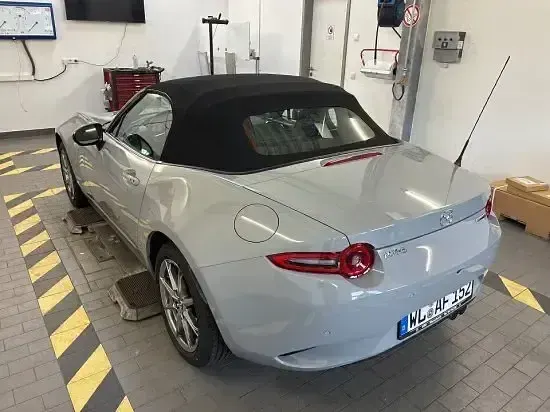 Neu Mazda MX5 Exclusive-Line 132 PS (97 kW) 2026 Grau Cabrio