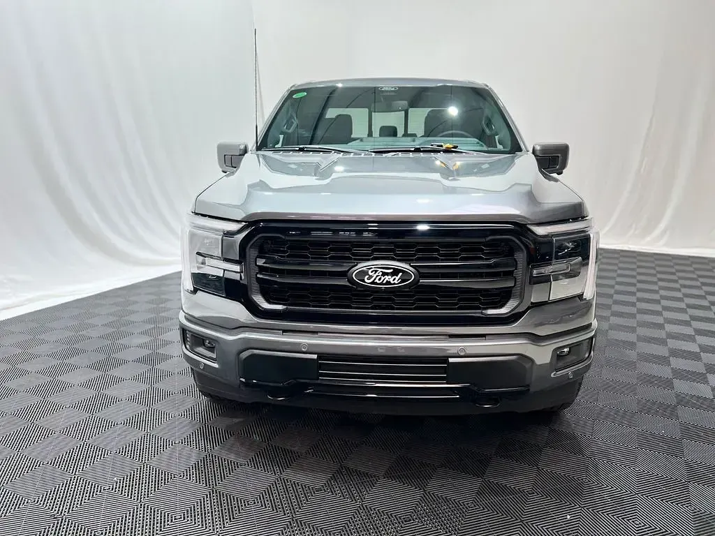 Neu Ford V8 Lariat 405 PS (297 kW) 2026 Grau SUV