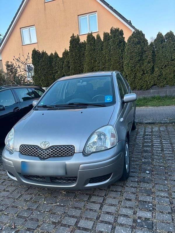 Gebraucht Toyota Yaris 87 PS (63 kW) 2004 Silber Kleinwagen