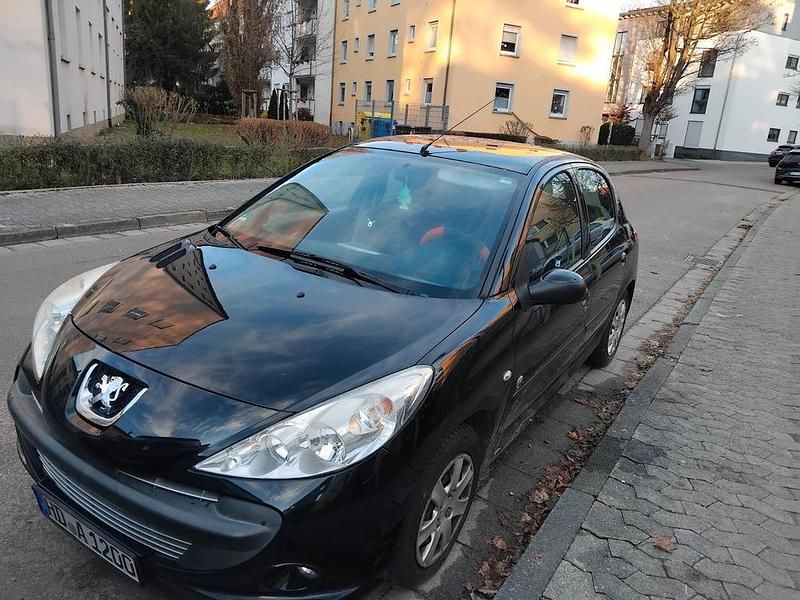 Schwarz Gebraucht 2012 Peugeot 206 Limousine | 2.595 € (Fairer Preis) - Bild 1/4
