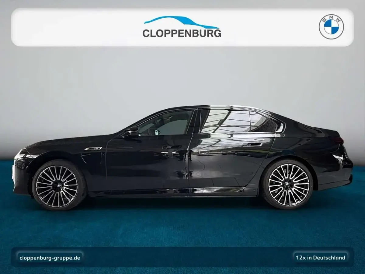 Gebraucht BMW M760e Performance 571 PS (419 kW) 2025 Schwarz Limousine