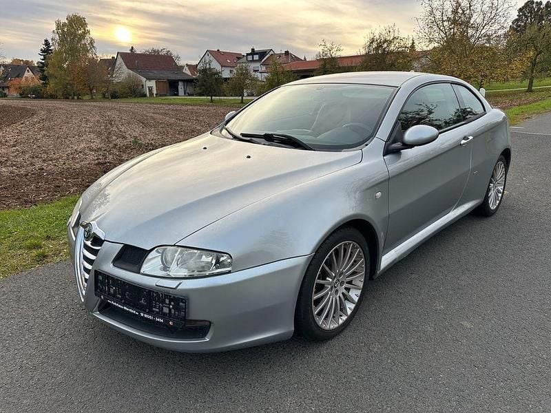 Silber Gebraucht 2005 Alfa Romeo GT Coupé | 3.990 € - Bild 1/4