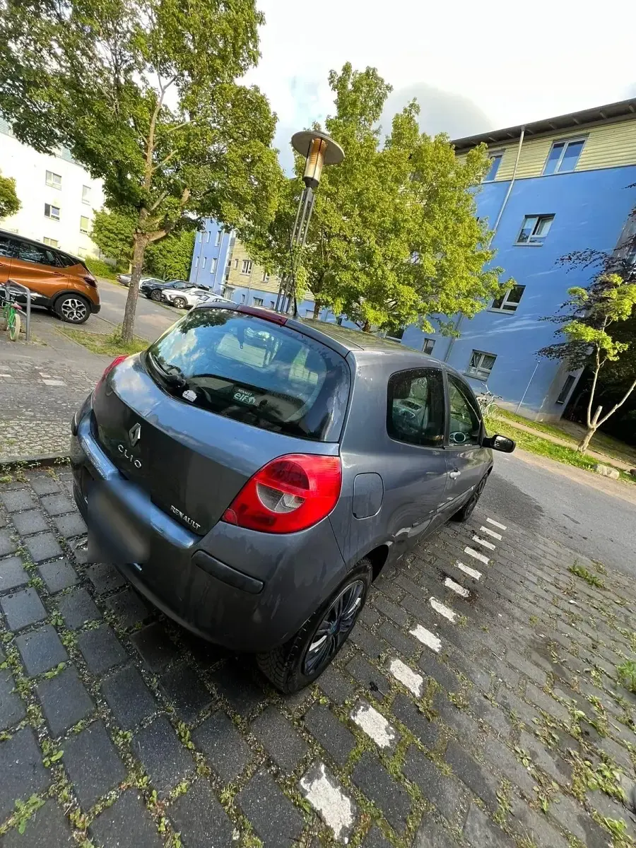 Gebraucht Renault Clio 75 PS (55 kW) 2005 Grau Kleinwagen