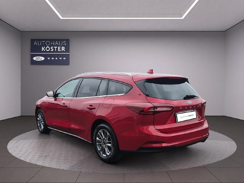 Gebraucht Ford Focus Titanium 125 PS (91 kW) 2022 Rot Kombi