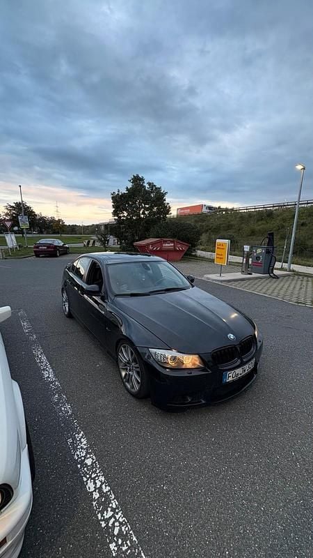 Schwarz Gebraucht 2010 BMW 320 M Performance Limousine | 8.990 € (Etwas zu teuer) - Bild 1/3