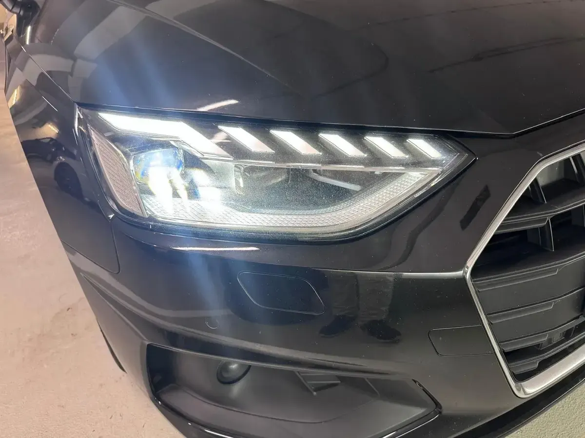 Gebraucht Audi A4 Business 163 PS (119 kW) 2022 Schwarz Kombi