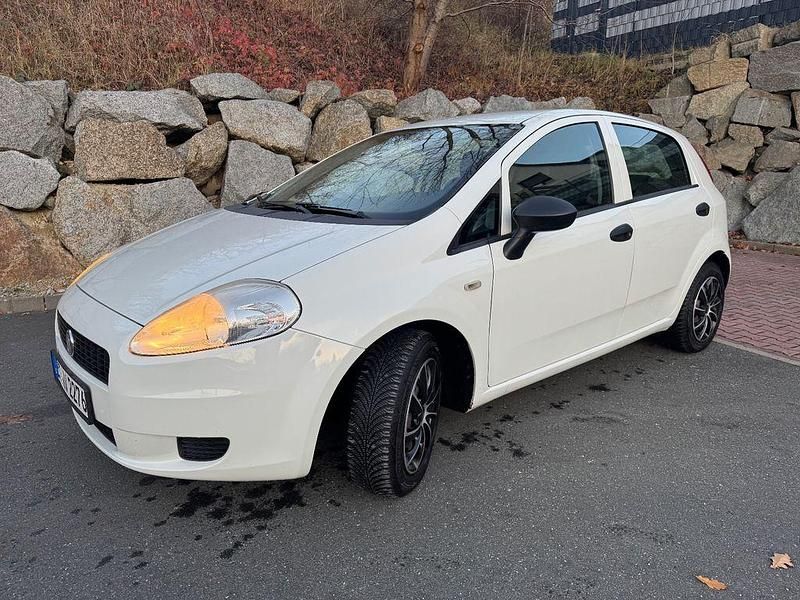 Weiß Gebraucht 2012 Fiat Grande Punto Basis Kleinwagen | 3.700 € (Fairer Preis) - Bild 1/4