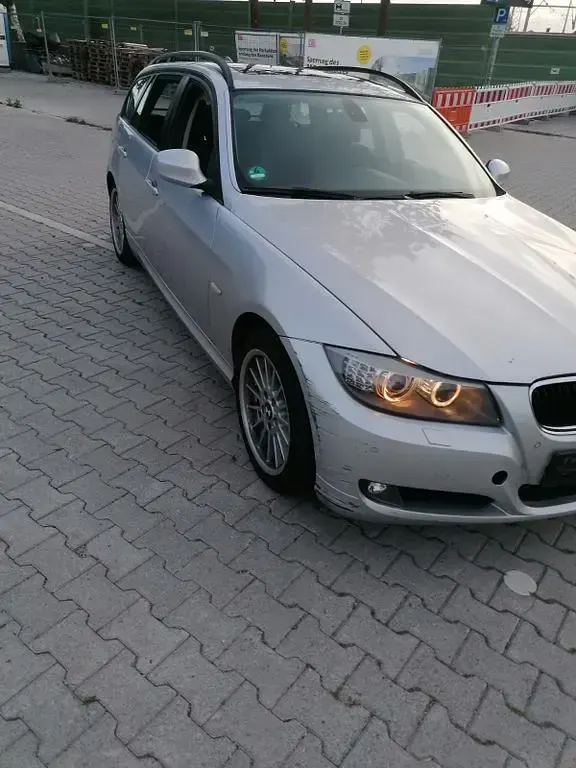 Gebraucht BMW 318 143 PS (105 kW) 2010 Silber Kombi