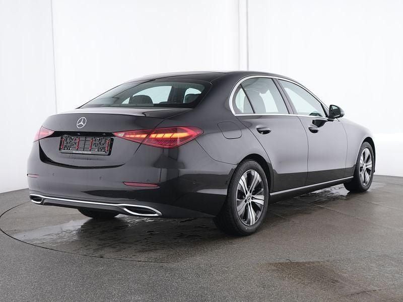 Second-hand Mercedes C180 Advanced 170 CP (125 kW) 2025 Negru Berlinǎ