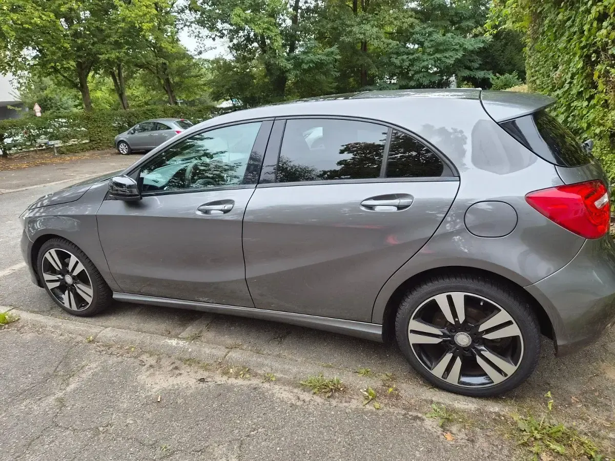 Gebraucht Mercedes A200 156 PS (114 kW) 2015 Grau Kleinwagen