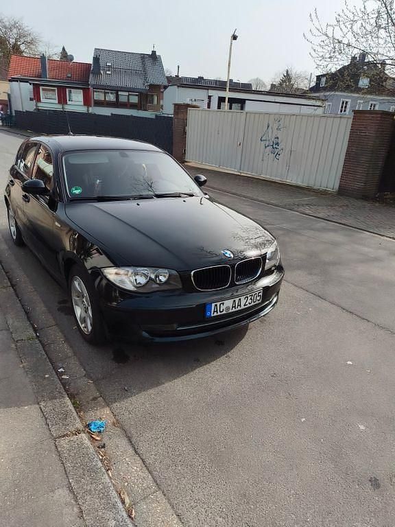 Gebraucht BMW 116 122 PS (89 kW) 2009 Schwarz Kleinwagen