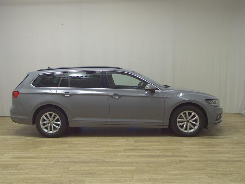 Grau Gebraucht 2022 VW Passat Business Kombi | 16.680 € (Superpreis) - Bild 1/4