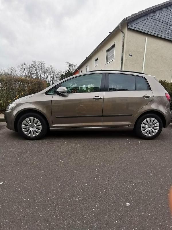 Gebraucht VW Golf Plus Comfortline 105 PS (77 kW) 2012 Braun Van / Kleinbus