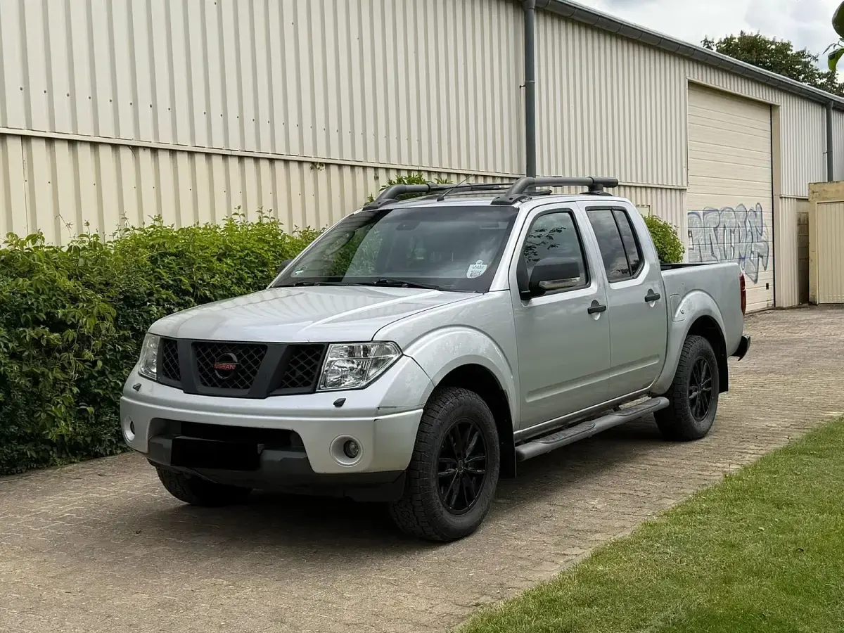 Gebraucht Nissan Navara 171 PS (125 kW) 2009 Silber Pickup