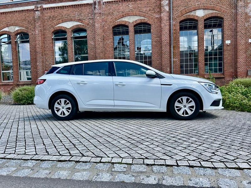 Gebraucht Renault Mégane GrandTour Life 116 PS (85 kW) 2019 Weiß Kombi
