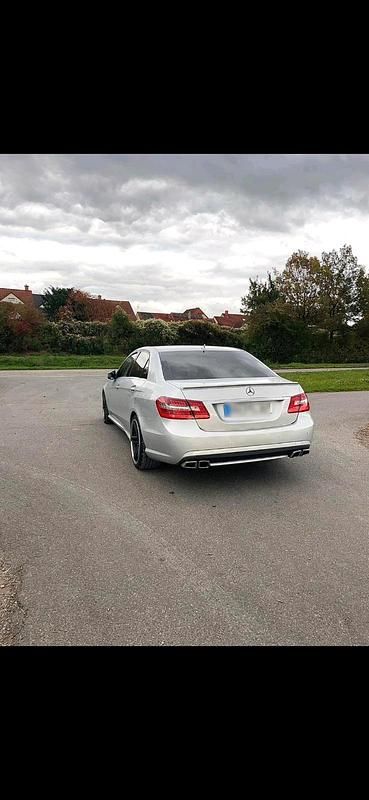 Gebraucht Mercedes E500 AMG 387 PS (284 kW) 2009 Silber Limousine