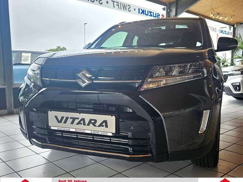 Grau Gebraucht 2025 Suzuki Vitara Comfort+ SUV | 24.780 € (Fairer Preis) - Bild 1/4