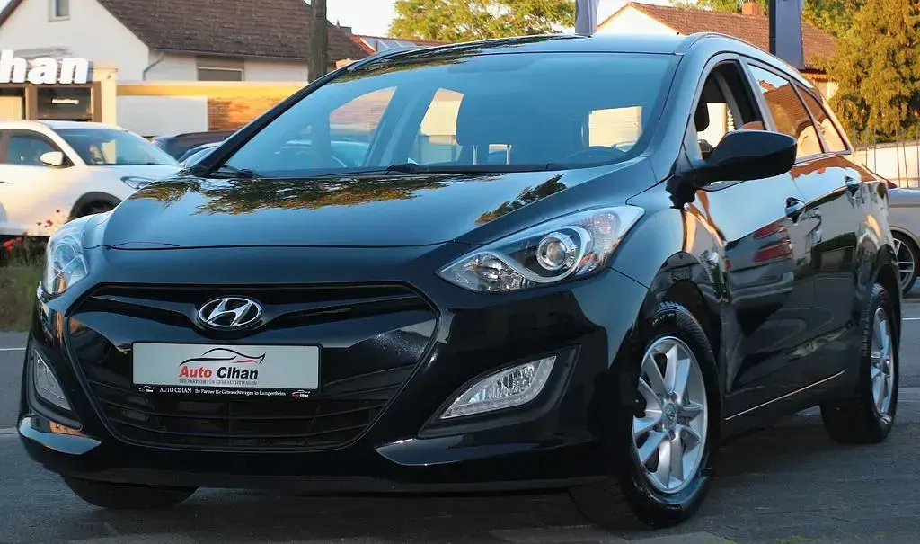 Gebraucht Hyundai i30 Edition 99 PS (72 kW) 2015 Schwarz Kombi