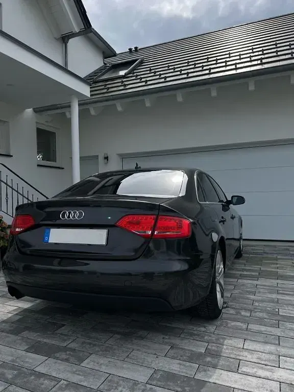 Gebraucht Audi A4 Attraction 179 PS (131 kW) 2011 Grau Limousine