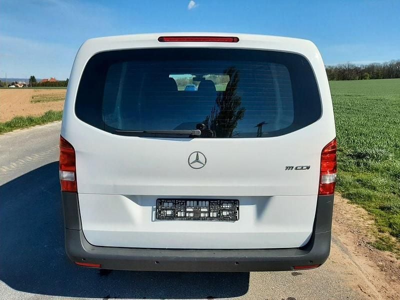 Usado Mercedes Vito 114 HP (83 kW) 2018 Branco Van