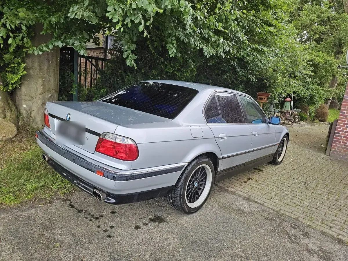 Gebraucht BMW 735 235 PS (172 kW) 1998 Silber Limousine