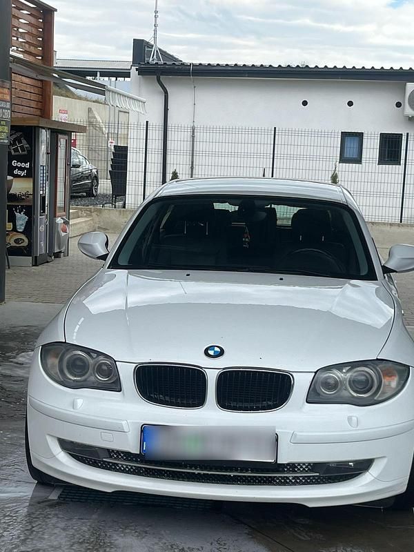 Gebraucht BMW 120 163 PS (119 kW) 2011 Weiß Kleinwagen